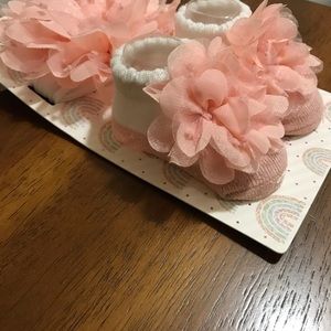 ⬇️ DROP!  BRAND NEW WITH TAGS!  Somewhere Over Rainbows Bootie and Headband set